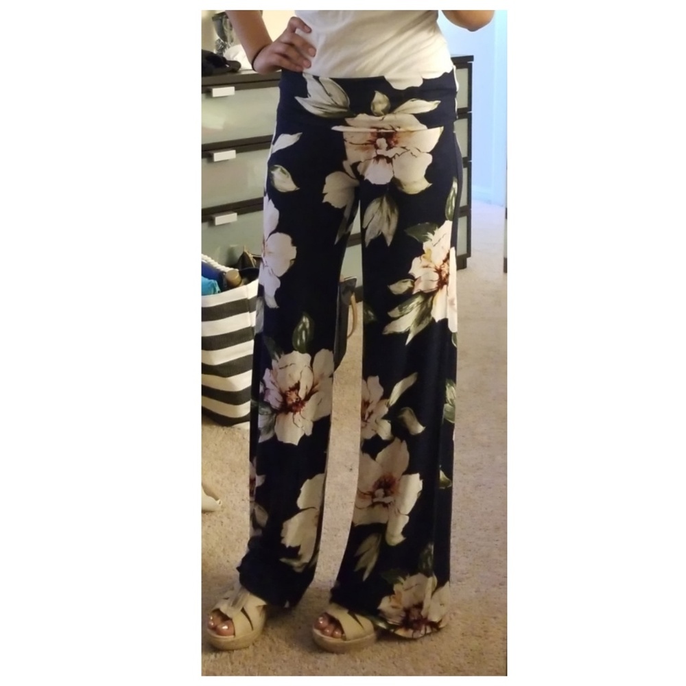 NWOT: Navy blue floral palazzo pants | Size: S